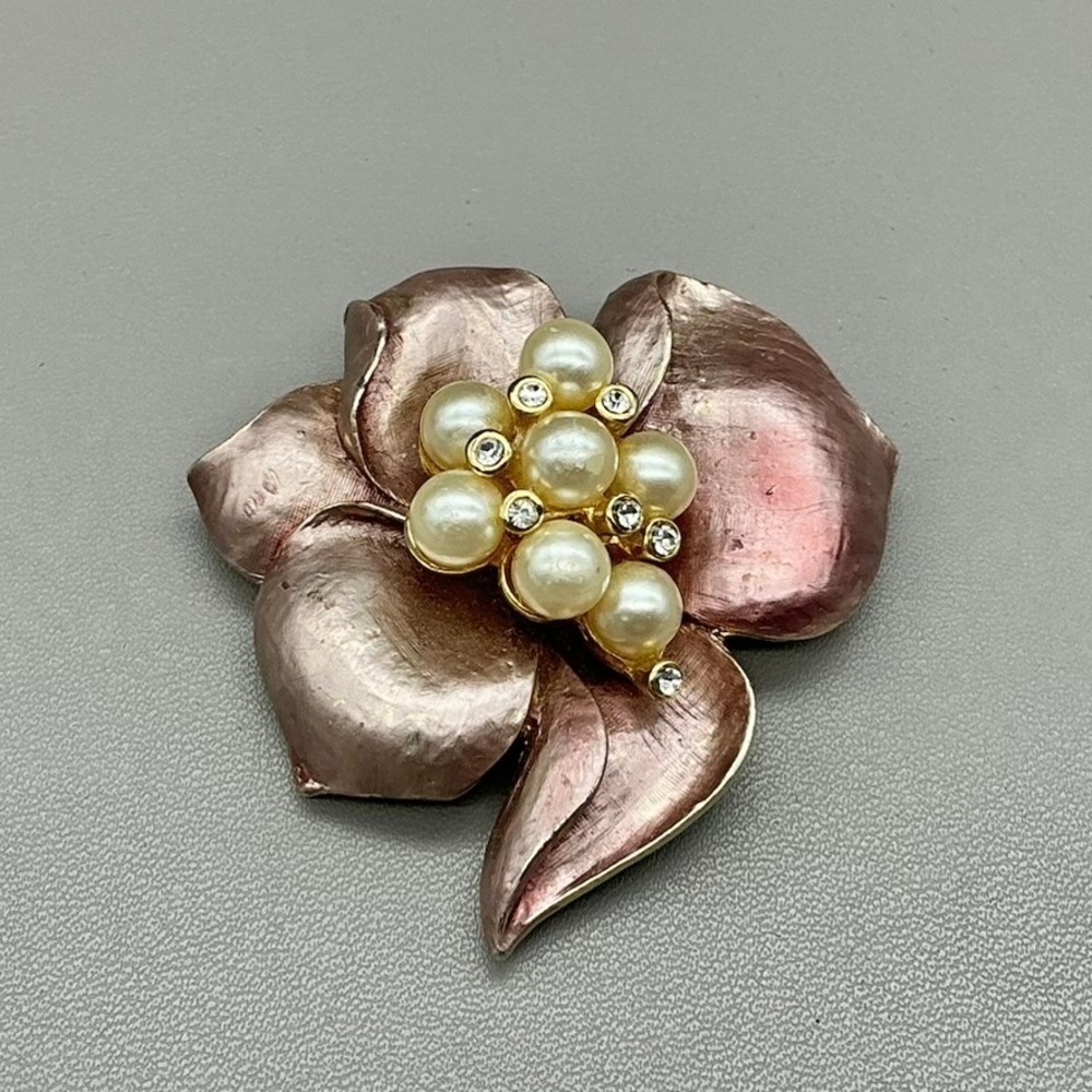 Flower Brooch Women Pink Faux Pearl Rhinestone Gold Tone Floral Pin Accessory